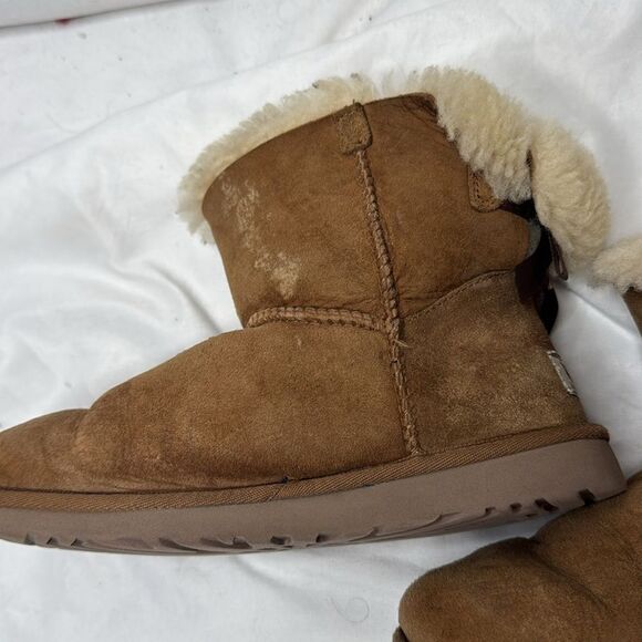 UGG Mini Bailey Bow ll Boots In Chestnut. Size 6. - Picture 5 of 11
